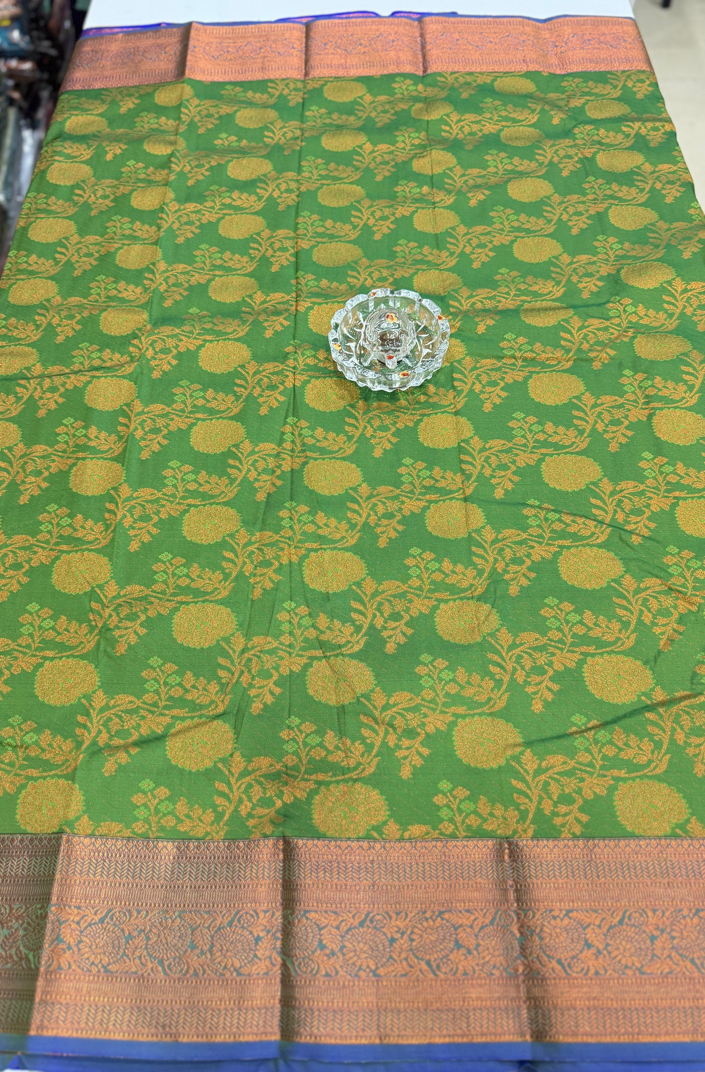 Soft Silk Saree with Samutrika Weaving and Contrast Zari Border for Women – Lightweight Festive Wear Saree