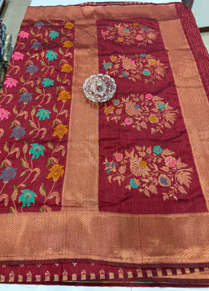 Soft silk saree with woven floral zari border and contrast pallu for women