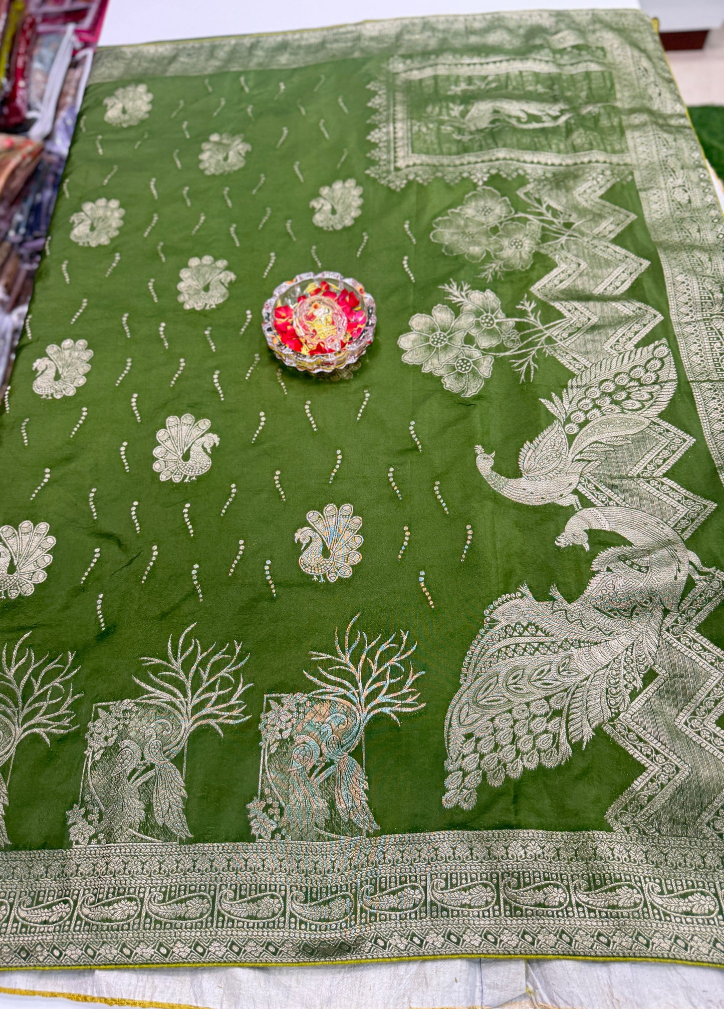 Pure Crepe Saree with Designer Contrast Blouse – Lightweight Festive Wear for Women