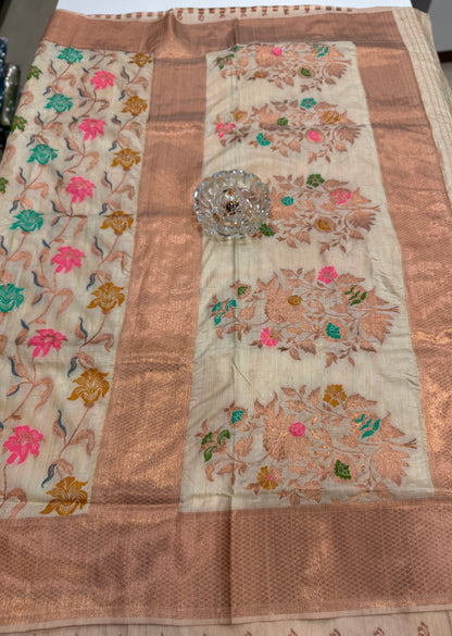 Soft silk saree with woven floral zari border and contrast pallu for women