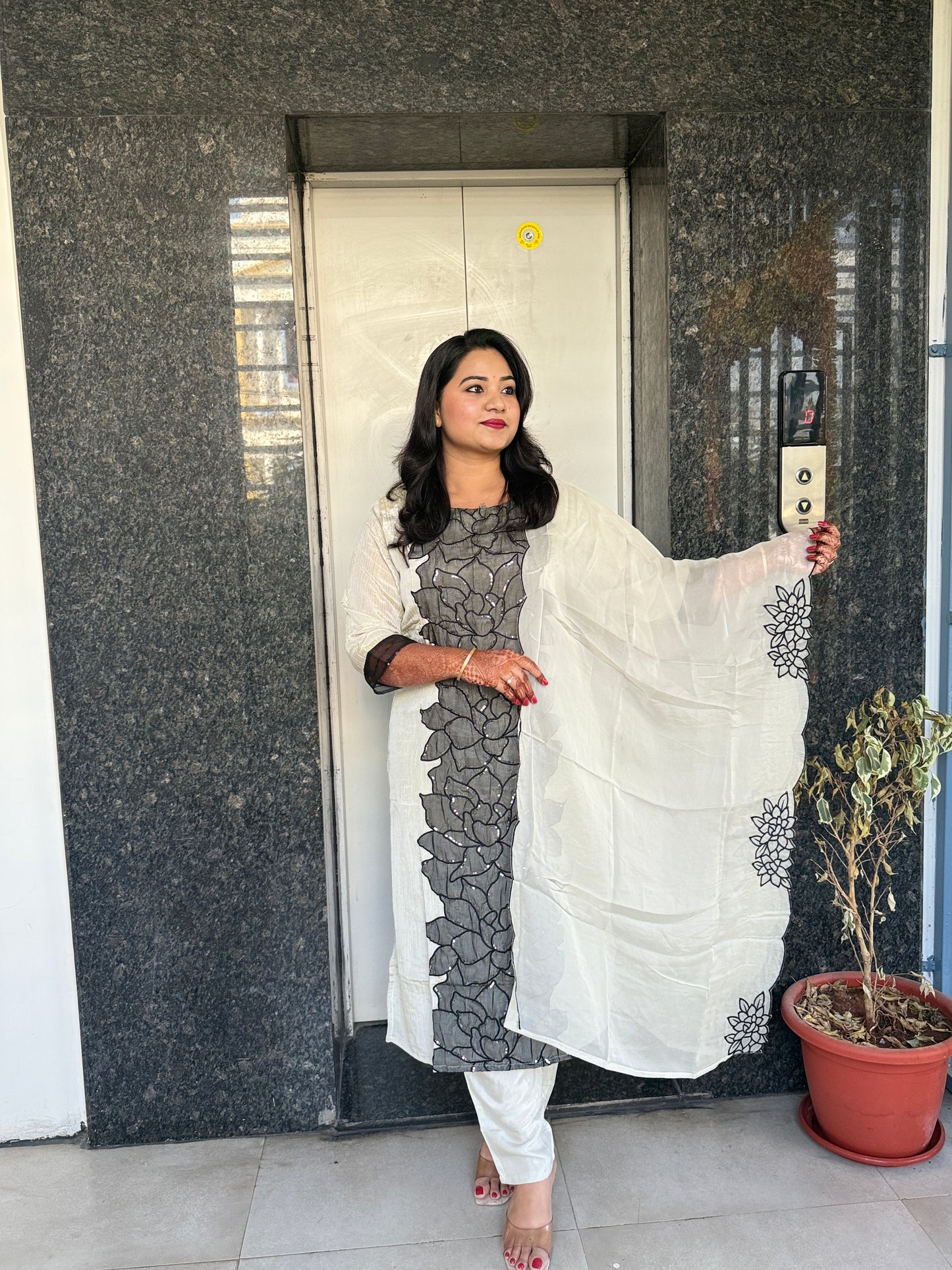 Crush Shimmer Kurta Pant Dupatta Set with Elegant Detailing Work for Women – Sizes M to XXL