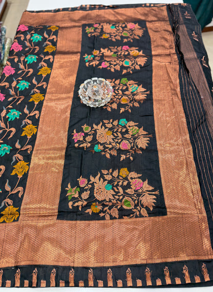 Soft silk saree with woven floral zari border and contrast pallu for women