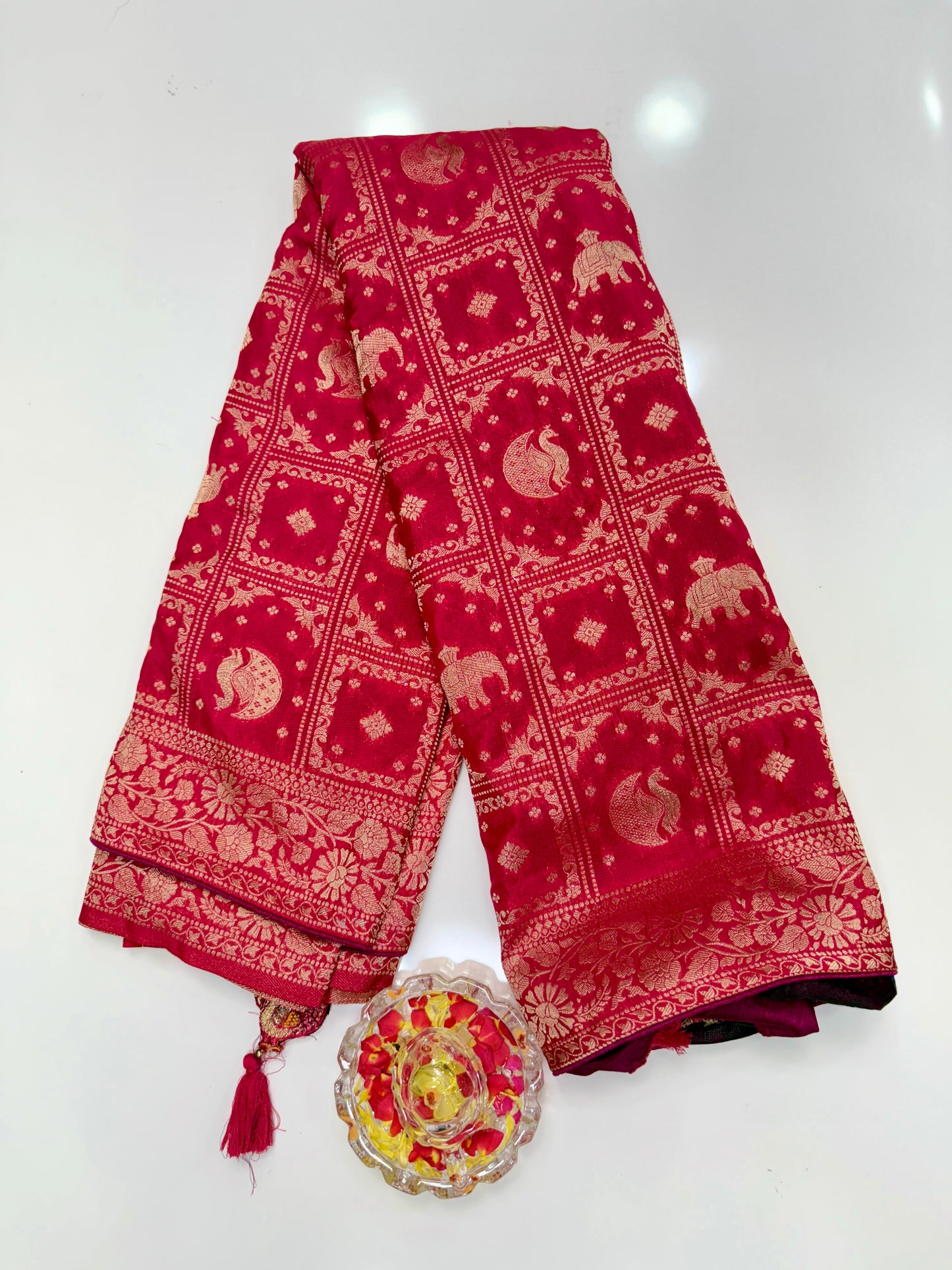 Pure Crepe Saree with Designer Contrast Blouse – Lightweight Festive Wear for Women