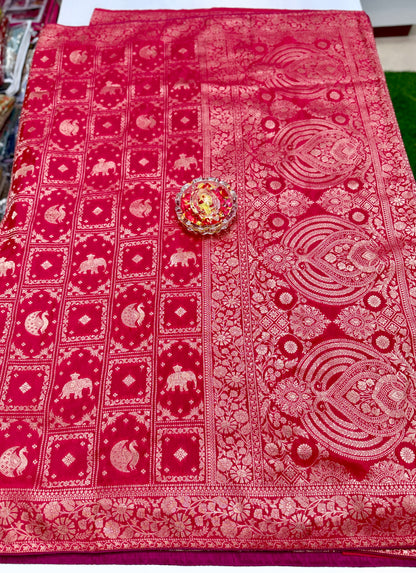 Pure Crepe Saree with Designer Contrast Blouse – Lightweight Festive Wear for Women