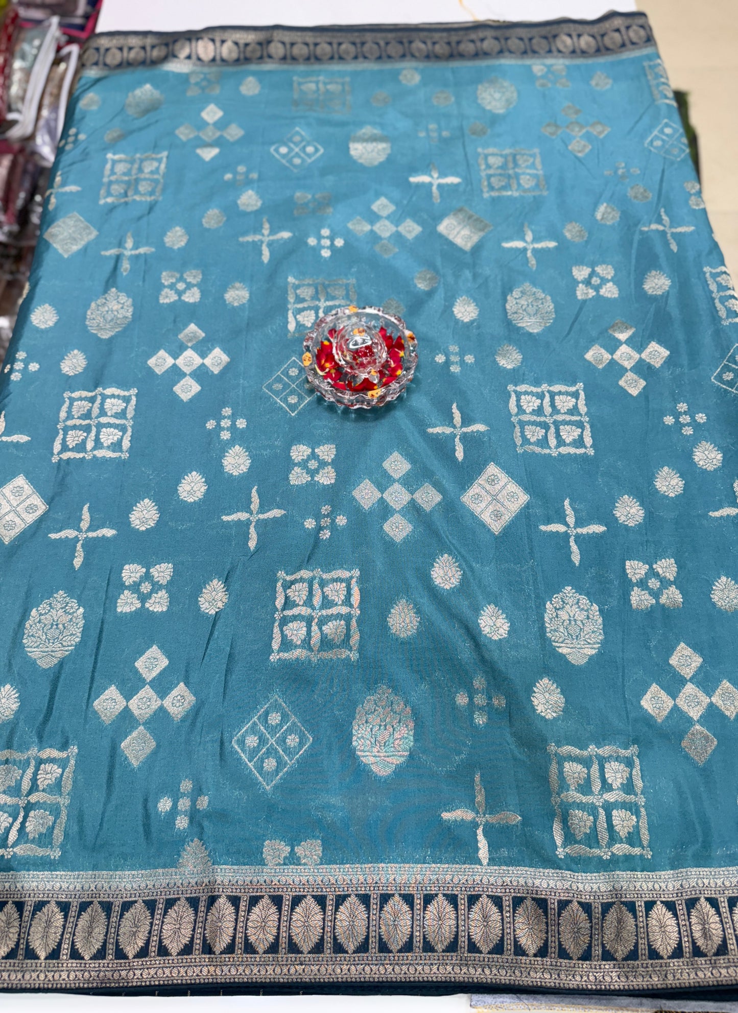 Pure Crepe Saree with Designer Contrast Blouse – Lightweight Festive Wear for Women