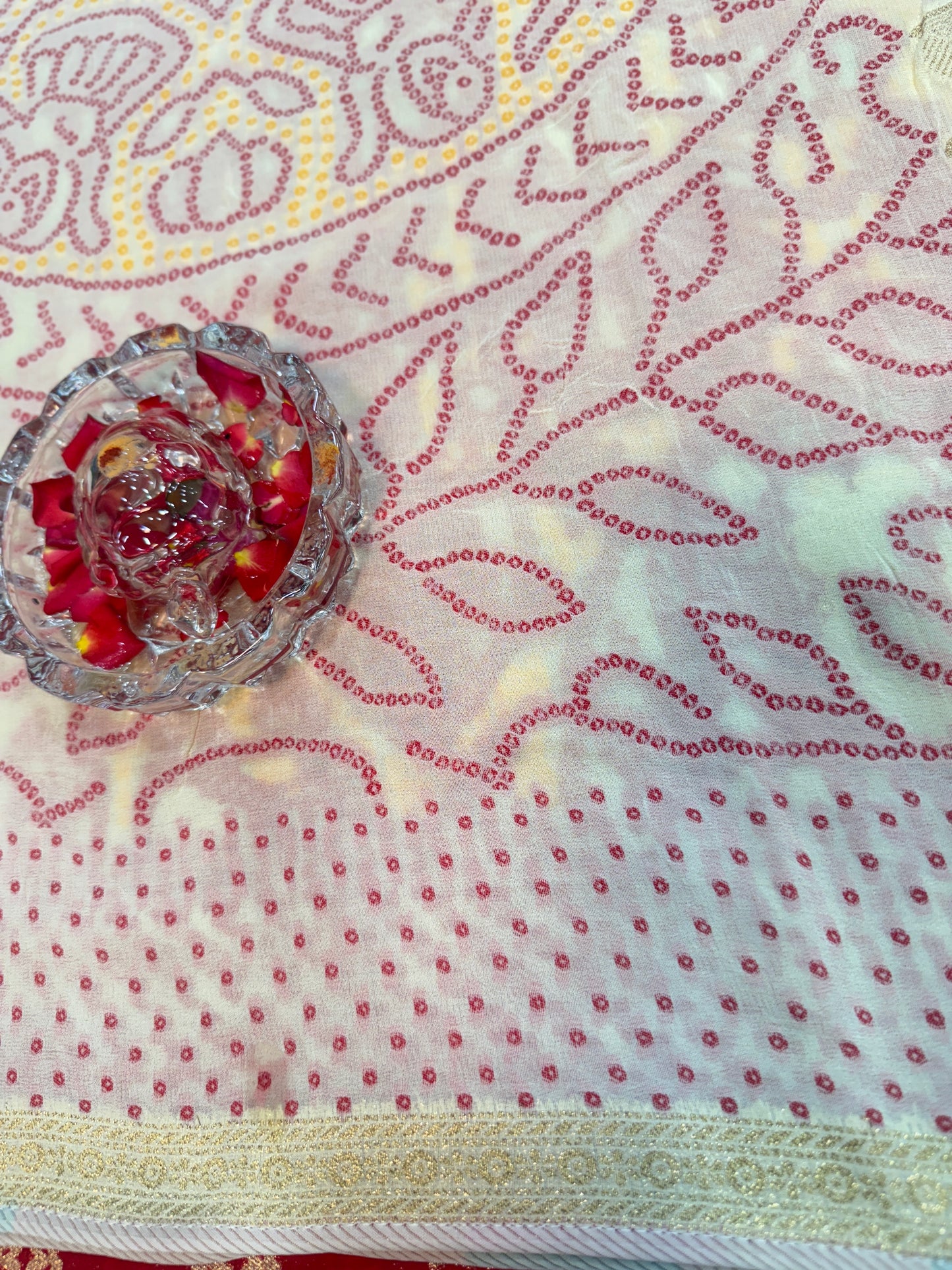 Pure Kaddi Georgette Zari Weaving Saree in Ivory Cream with Multi-Colour Meenakari-Style Floral Design – Festive and Wedding Wear Saree for Women