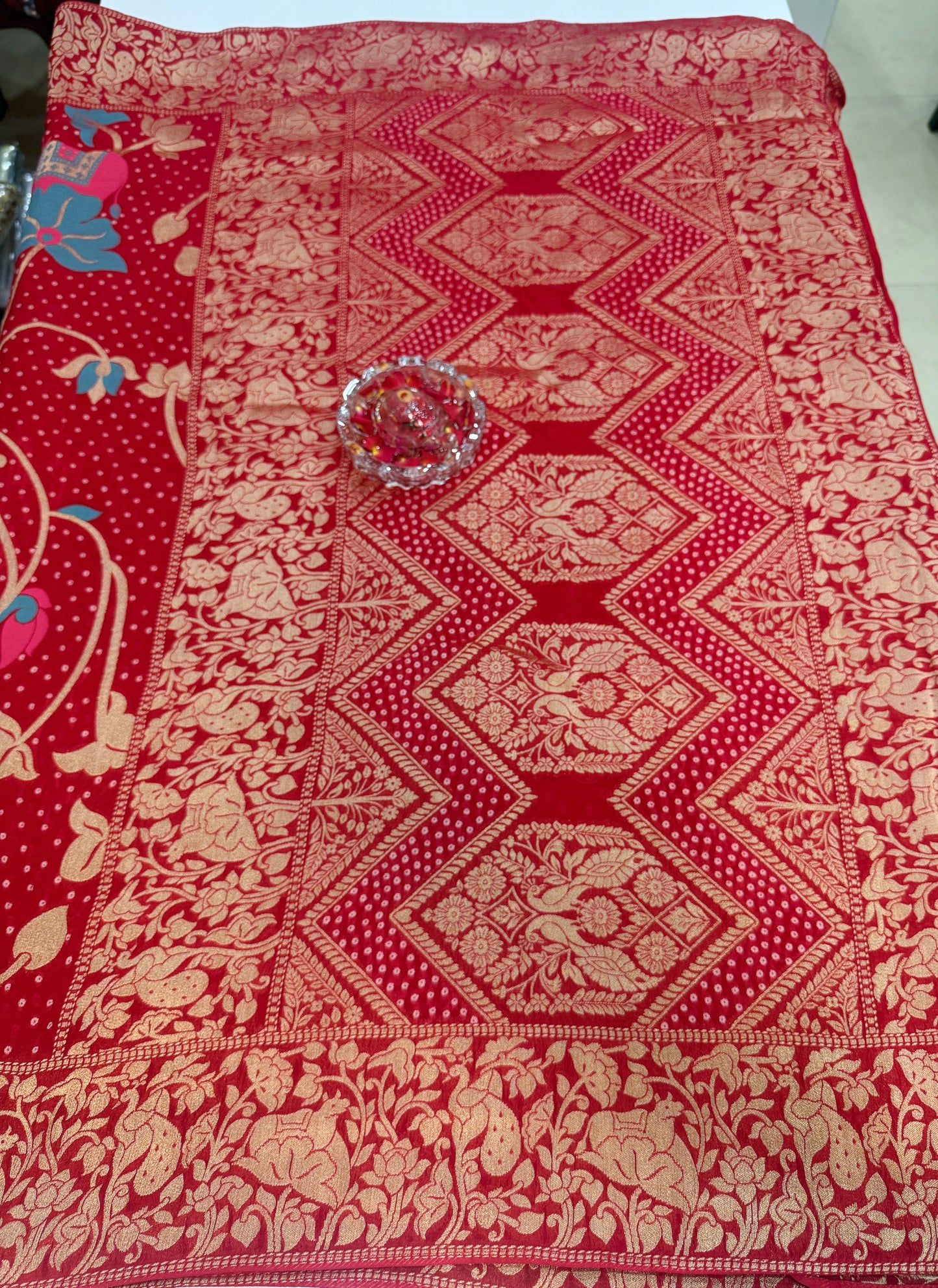 Pure Kaddi Georgette Zari Weaving Saree in Crimson Red with Traditional Floral Jaal and Rich Border – Festive & Wedding Wear Saree for Women