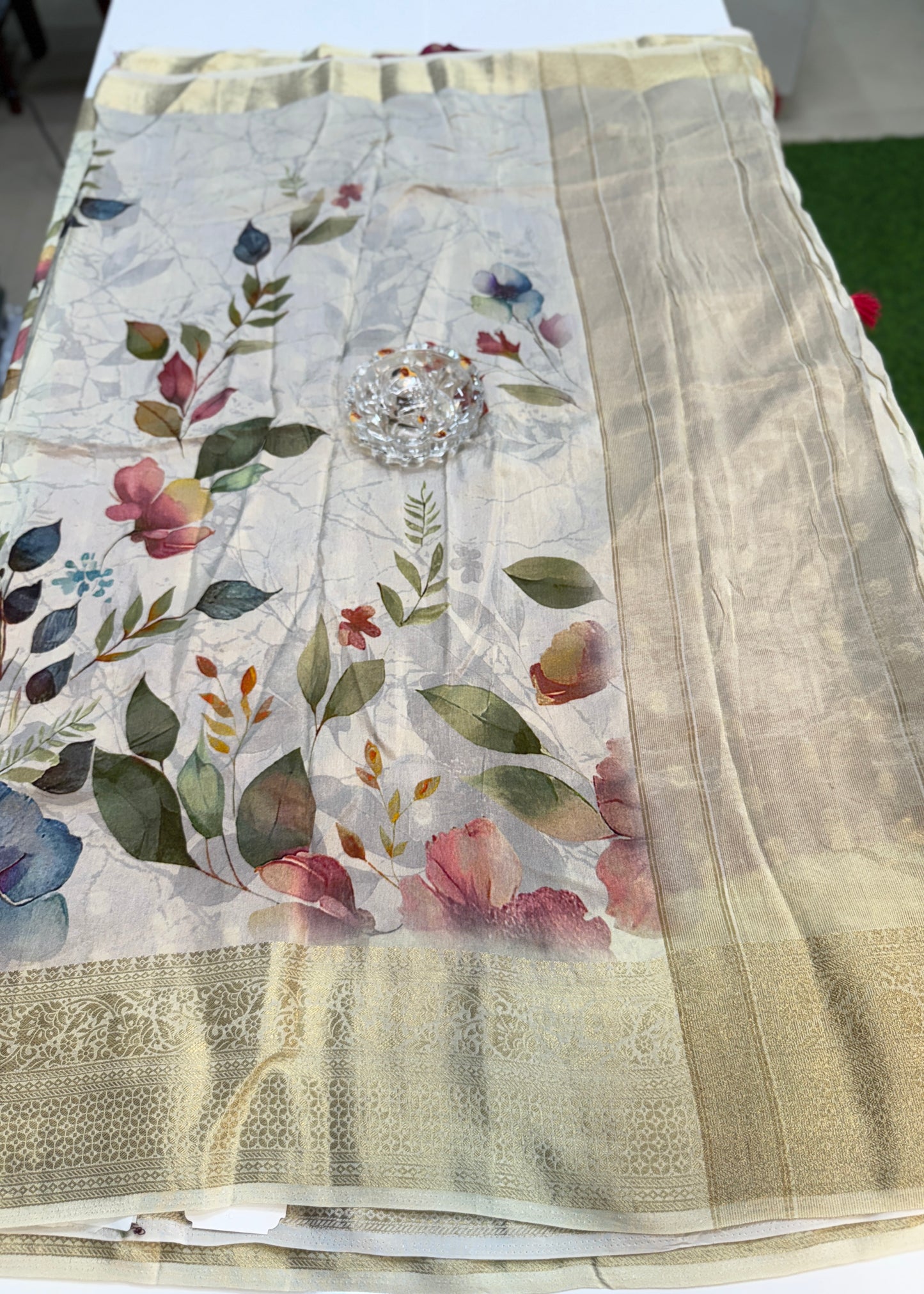 Russian Viscose Crepe Silk Chittpallu Saree with Heritage Print and Zari Border for Women