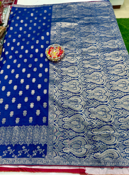 Pure Crepe Saree with Designer Contrast Blouse – Lightweight Festive Wear for Women