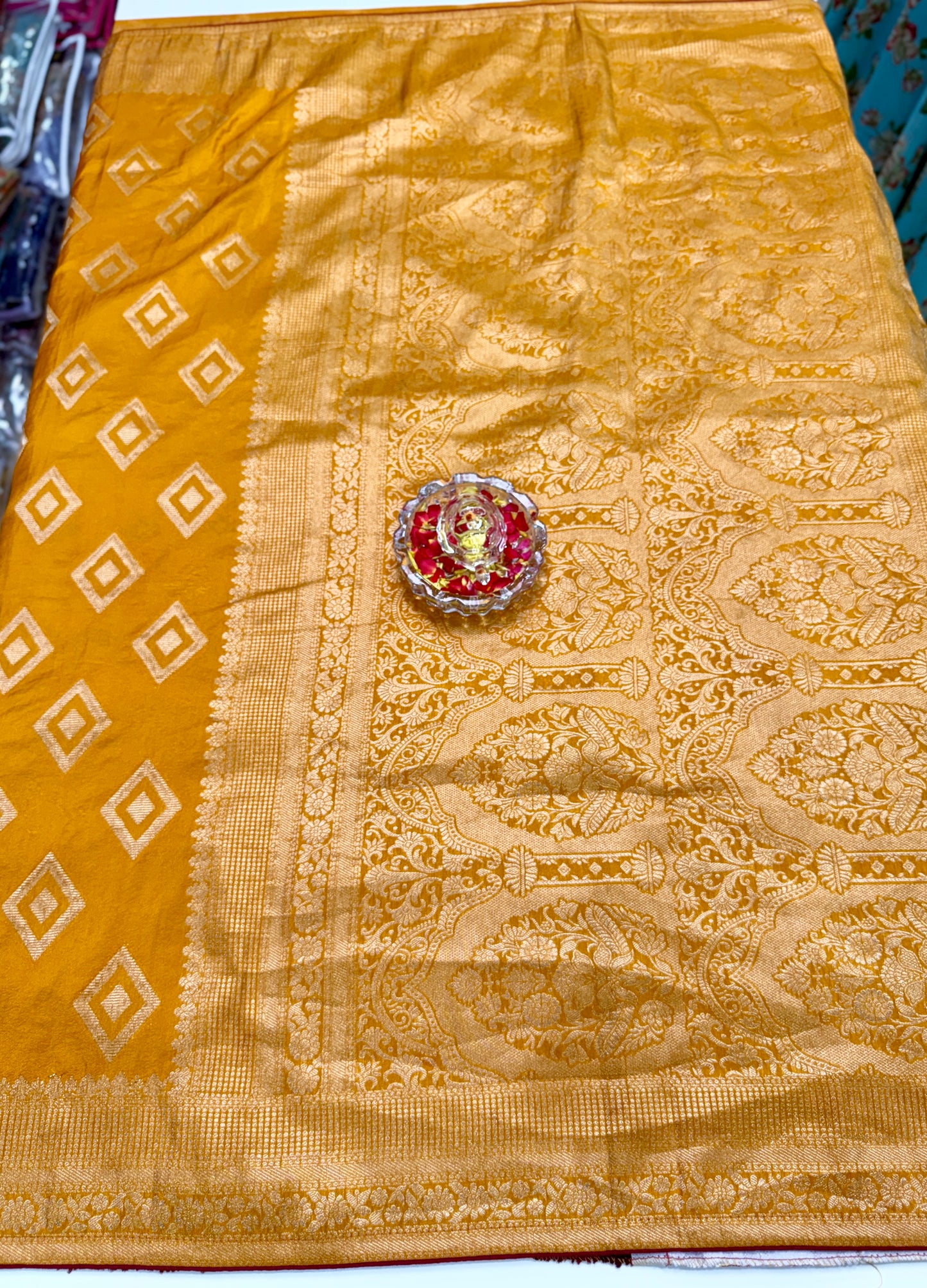 Pure Crepe Saree with Designer Contrast Blouse – Lightweight Festive Wear for Women