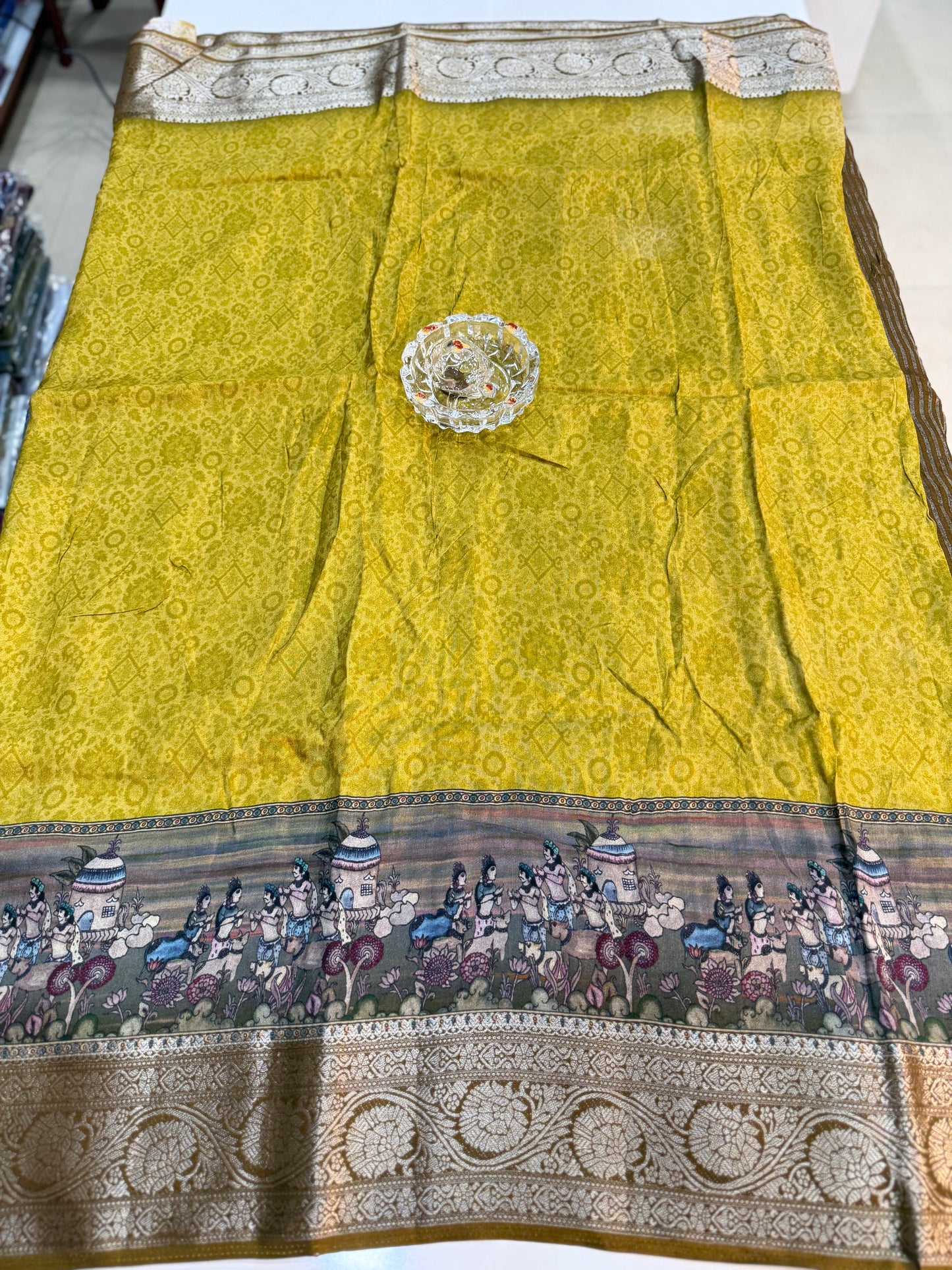 Russian Viscose Crepe Silk Chittpallu Saree with Heritage Print and Zari Border for Women