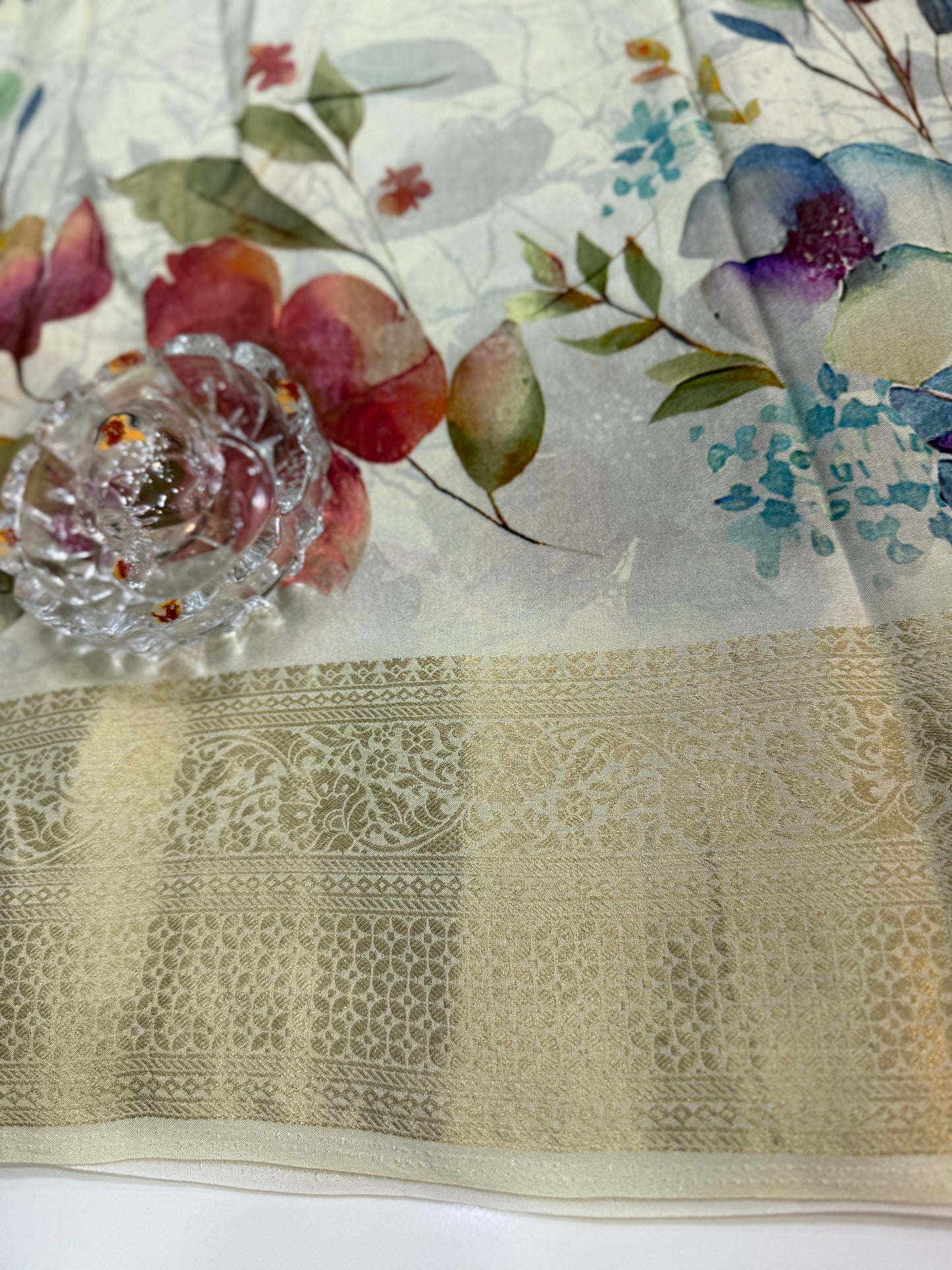 Russian Viscose Crepe Silk Chittpallu Saree with Heritage Print and Zari Border for Women