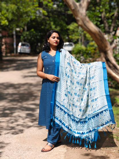 Now at 10% off and Free Shipping - Aura Captivating Kurti 806